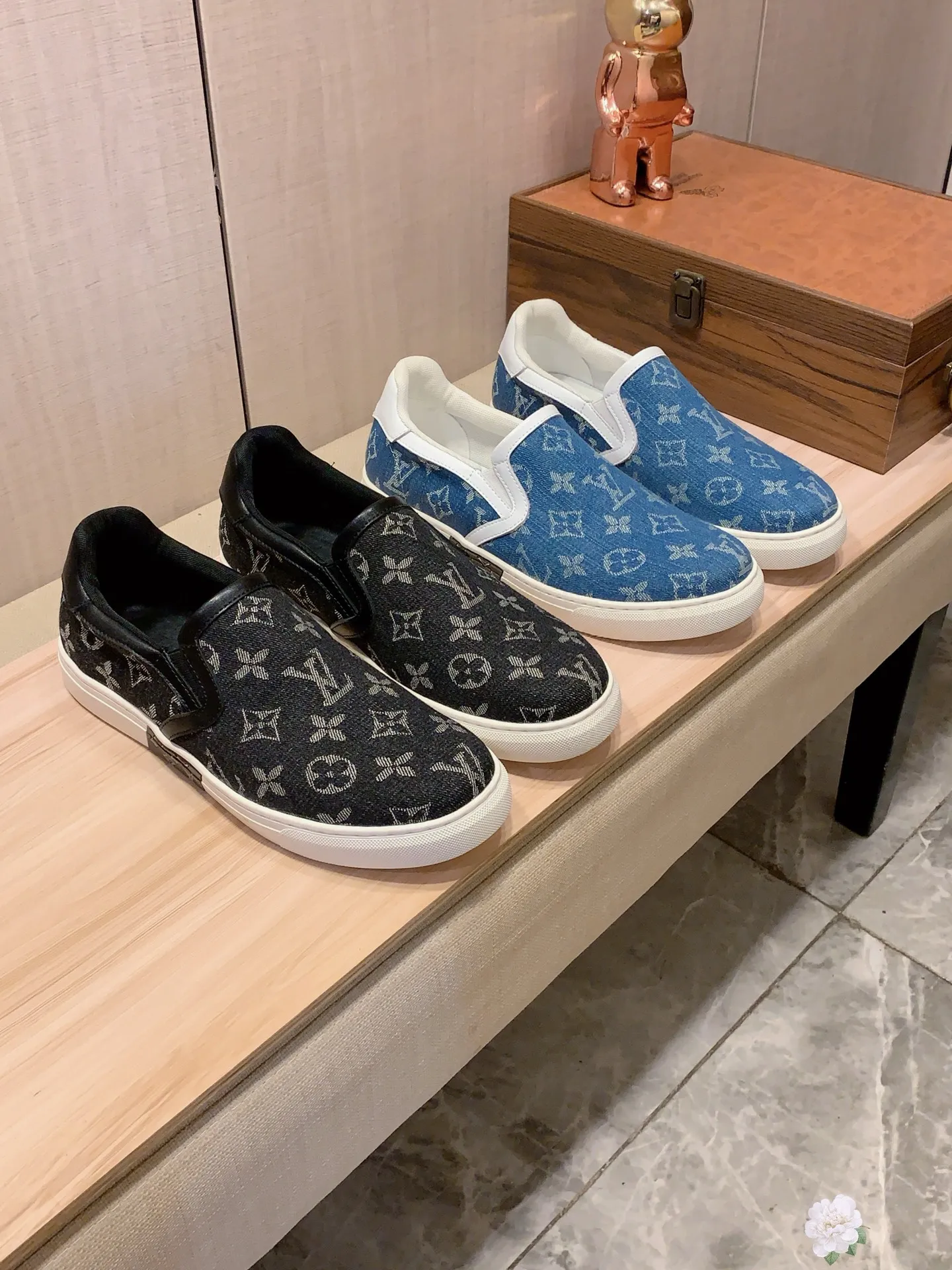 Men's men's shoes 💰400💰💰🎩🎩 [Lightning] [Lightning] "LV*" The latest • popular casual shoes, top brands [Seduce] luxury ~ purchasing agency, top ~ quality. [Strong] The upper is made of imported breathable cowhide with fabric material ➕ Breathable sheepskin feet (•) and fine workmanship. The original stylish and stylish soft rubber wear-resistant and non-slip outsole is light and comfortable on the feet. The real thing looks better when photographed in person. Code 111: Code: 38-44, 2️⃣colors selected
